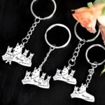 Embrace the Pack – Custom Wolf Family Keychain – For Cherished Parents and Grandparents - Image 4