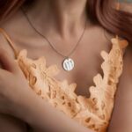 Embrace Eternal Bonds – Birth Flower Necklace for Cherished Family Moments - Image 3
