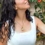 Carry Your Story Close – Engraved Birth Flower Oval Locket Necklace – A Cherished Treasure for Mom and Loved Ones - Image 6