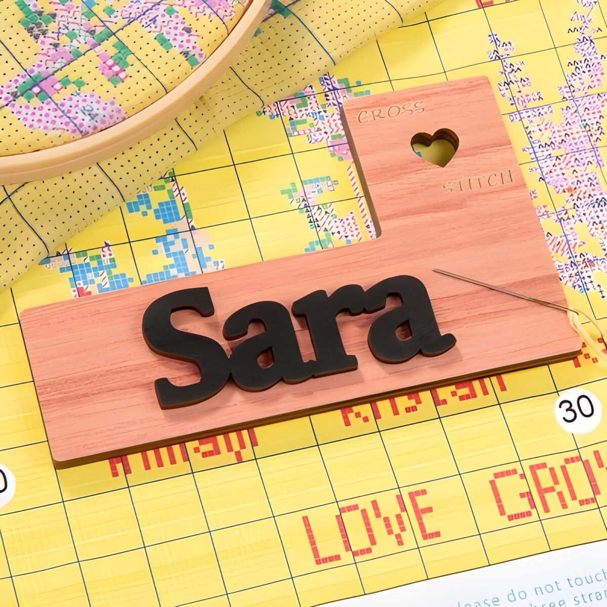 Custom magnetic needle minder for creative stitching