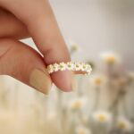 Celebrate April's Bloom – Heartfelt Daisy Ring for Her Special Day - Image 2