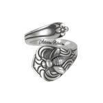 Delicate bee spoon ring for sweet moments